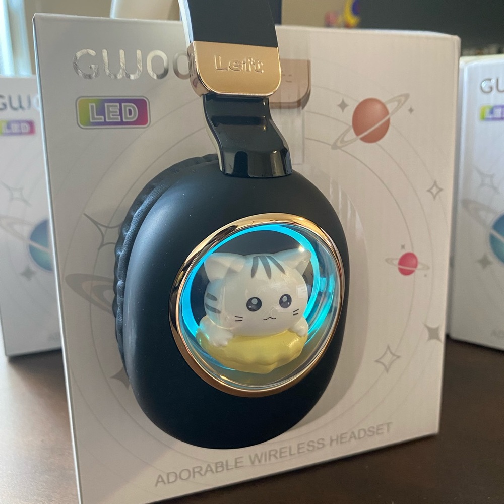 Wireless Bluetooth headphones